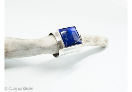 Women's silver ring with lapis lazuli